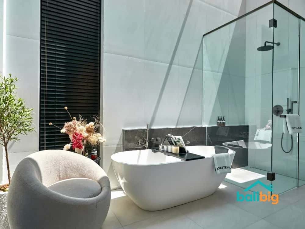 3BR Villa 250 m² - image 1